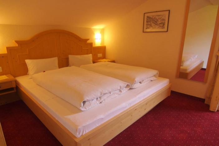 Hotel Garni Larcherhof Mayrhofen Zimmer foto